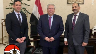 صورة أرشيفية للسفير أسامة شلتوت يتوسط الصحفي أسامة جلال والمستشار أحمد أبوالمجد