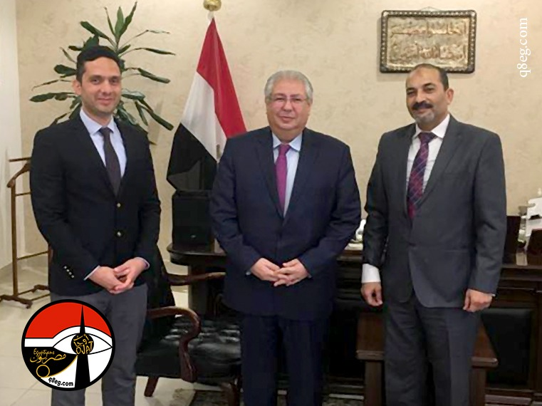 صورة أرشيفية للسفير أسامة شلتوت يتوسط الصحفي أسامة جلال والمستشار أحمد أبوالمجد