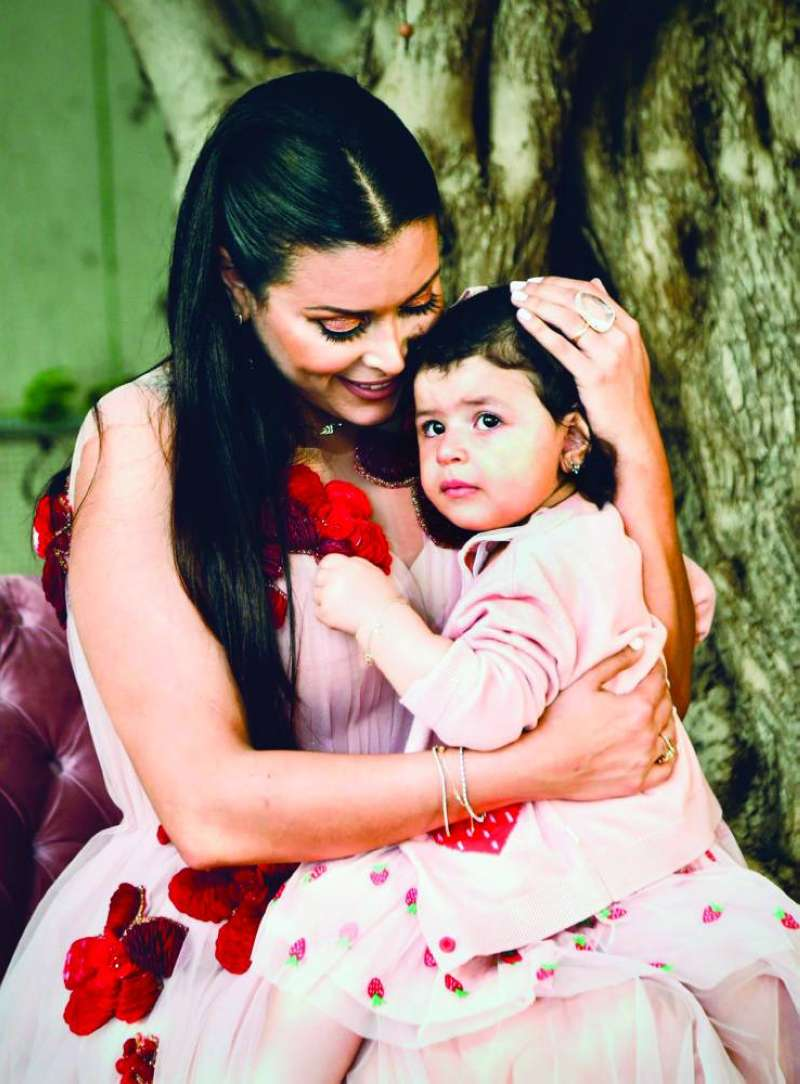 إعلامية كويتية تستغيث لإنقاذ ابنتها المخطوفة